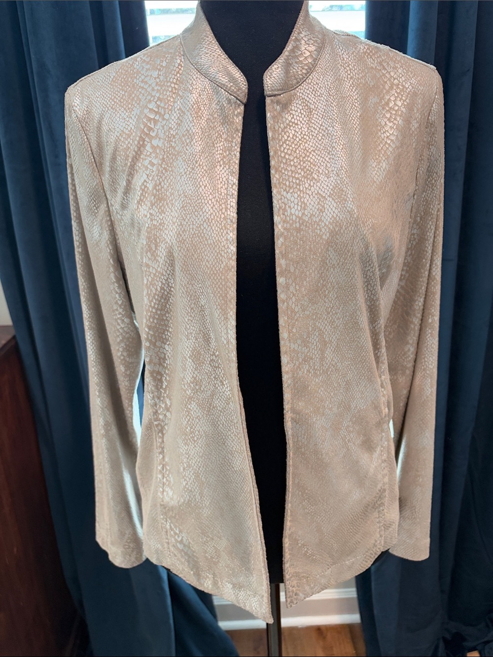 Chicos Women’s lightweight Metallic Snake Print Open-Front Jacket